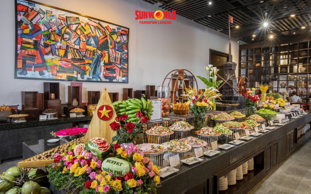 Nhà hàng buffet Fansipan Vân Sam có đa dạng món Tây Bắc, Á - Âu 