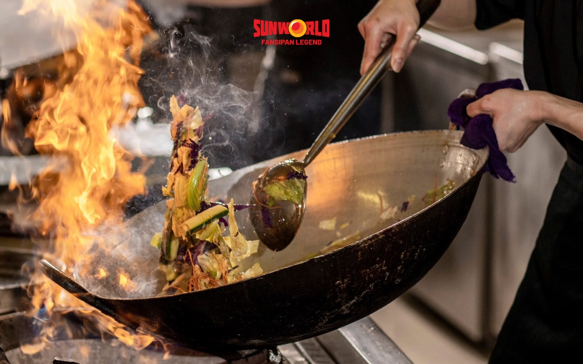 Đặt buffet Fansipan qua website SunWorld Fansipan hoặc Tixgo để có giá tốt