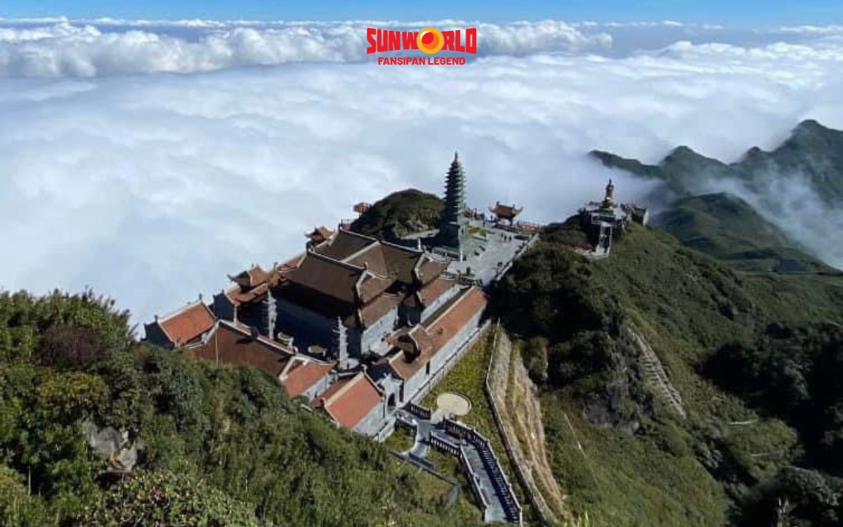 Quần thể chùa ở Fansipan cao nhất Việt Nam