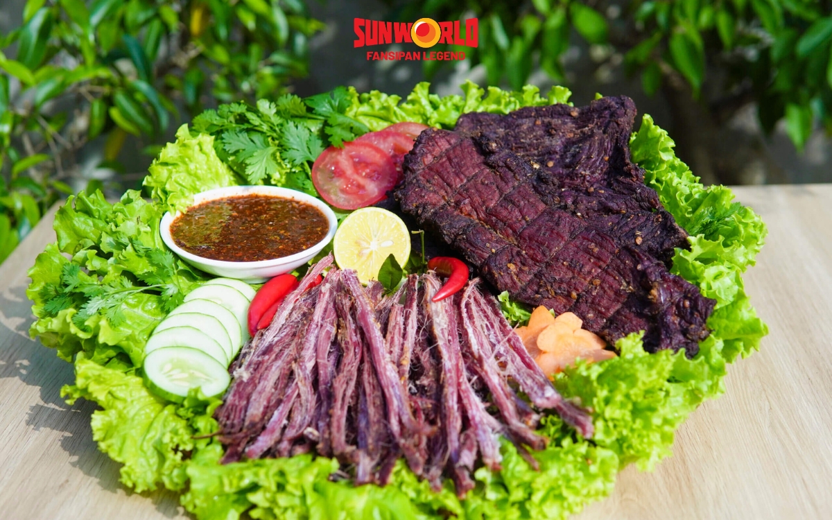 Đặc sản Tây Bắc: Thịt trâu gác bếp