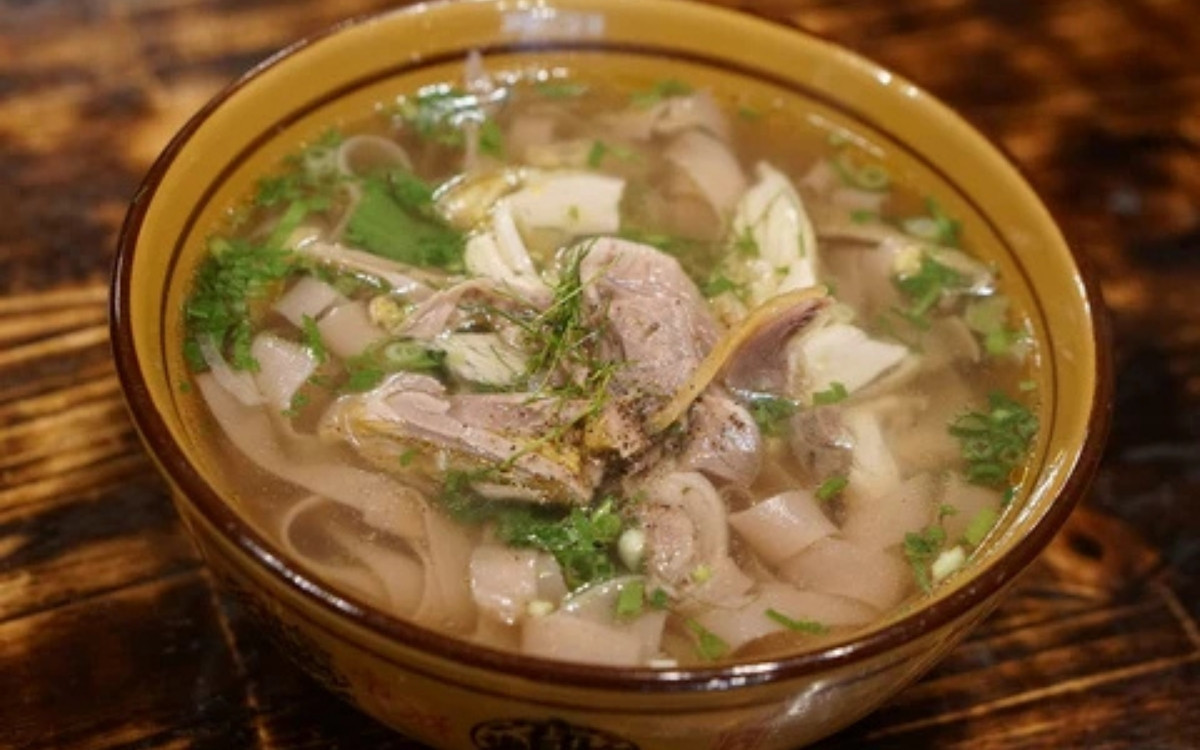 Thưởng thức phở Bắc Hà khu du lịch Sapa 1 ngày