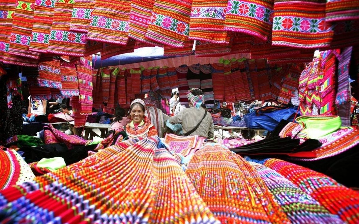 Mua sắm quà lưu niệm khi du lịch Sapa 3 ngày 2 đêm