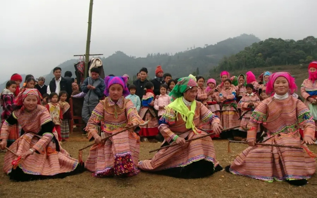 Tham gia Lễ hội Gầu Tào khi du lịch Sapa tháng 1