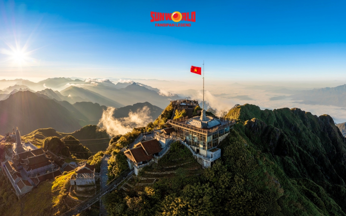 Ga cáp treo Sun World Fansipan Legend đưa du khách đến với đỉnh Fansipan 