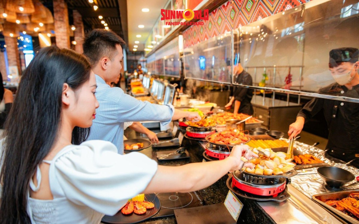 Nhà hàng Vân Sam nằm ở ga đi cáp treo Fansipan 