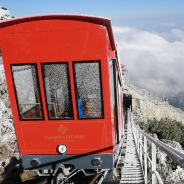 Vé Tàu Hoả Leo Núi Tuyến Đỉnh Chiều Lên