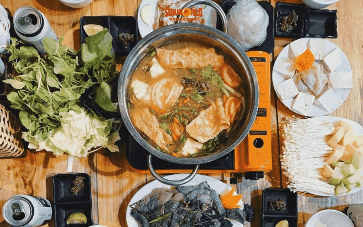 Thắng cố, lẩu gà đen - món ăn nên thử khi đi du lịch Sapa tháng 9