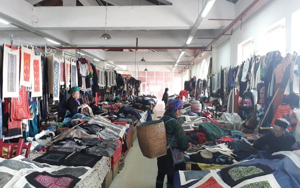 Mua sắm tai Chợ Sapa khi du lịch Sapa 4 ngày 3 đêm