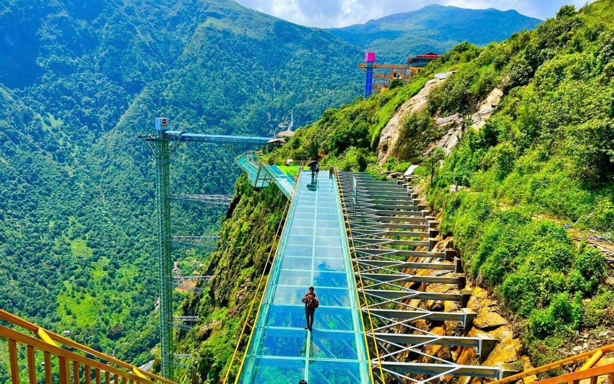 Check-in Cầu Kính Rồng Mây tại Đèo Ô Quy Hồ