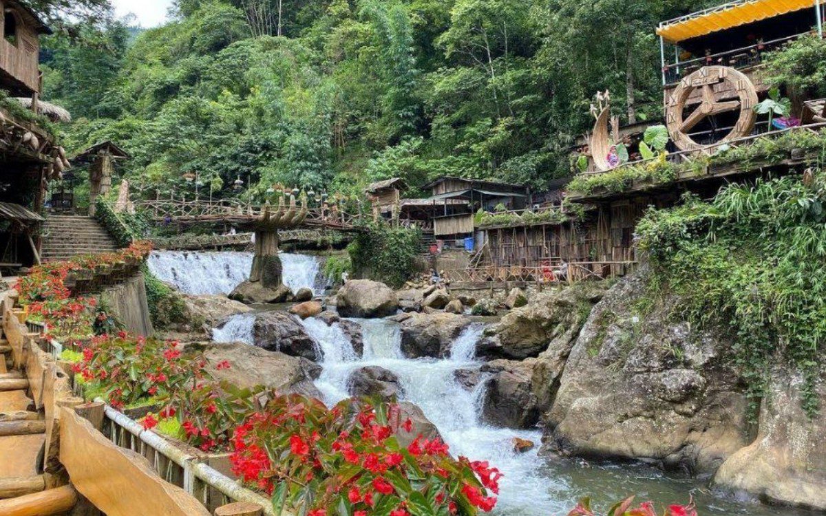 Dạo chơi tại Bản Cát Cát khi du lịch Sapa 4 ngày 3 đêm