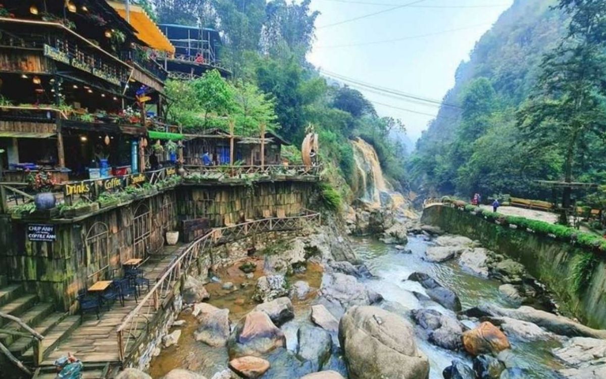 Check-in Bản Cát Cát với những bộ trang phục dân tộc