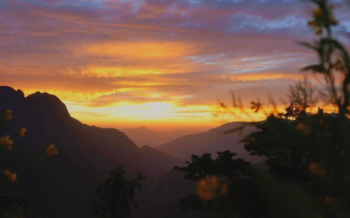 View ngắm hoàng hôn từ Bản Tả Van Sapa