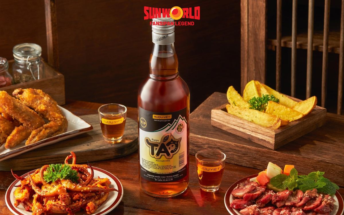 Rượu ngô và rượu táo mèo là hai đặc sản nổi tiếng của vùng núi phía Bắc