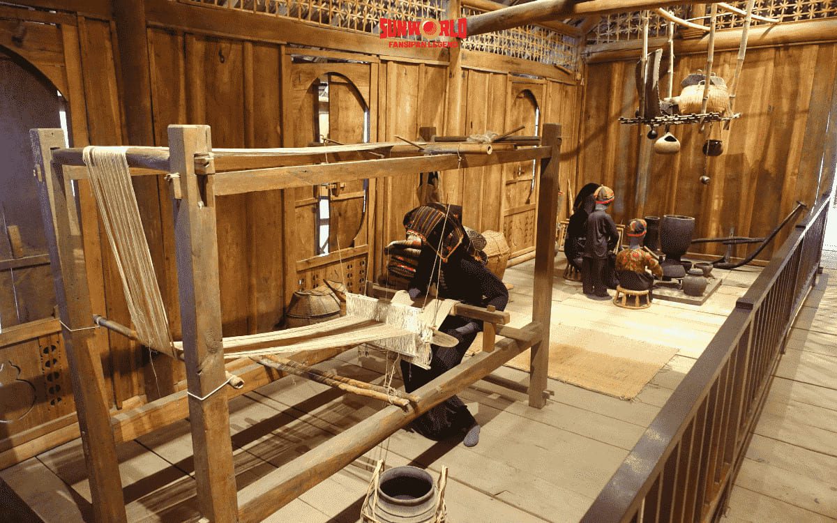 Trưng bày thủ công mỹ nghệ bảo tàng Sapa