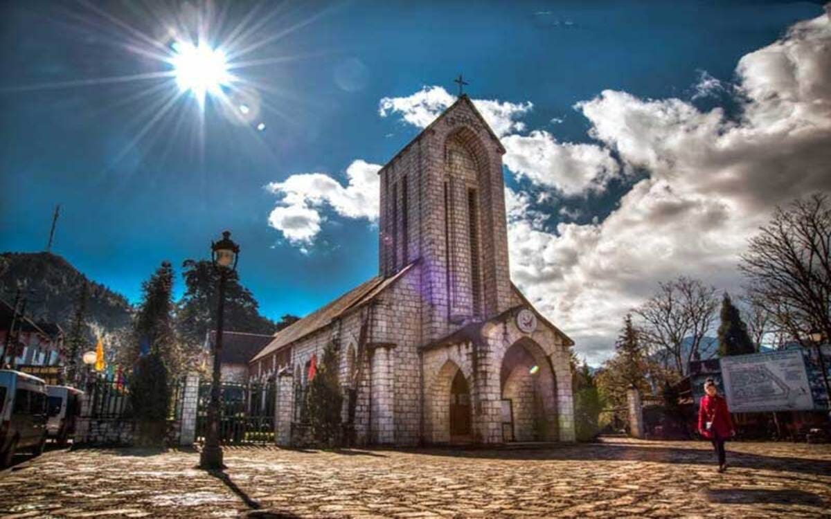 Khung giờ vàng để trải nghiệm Nhà Thờ Đá Sapa