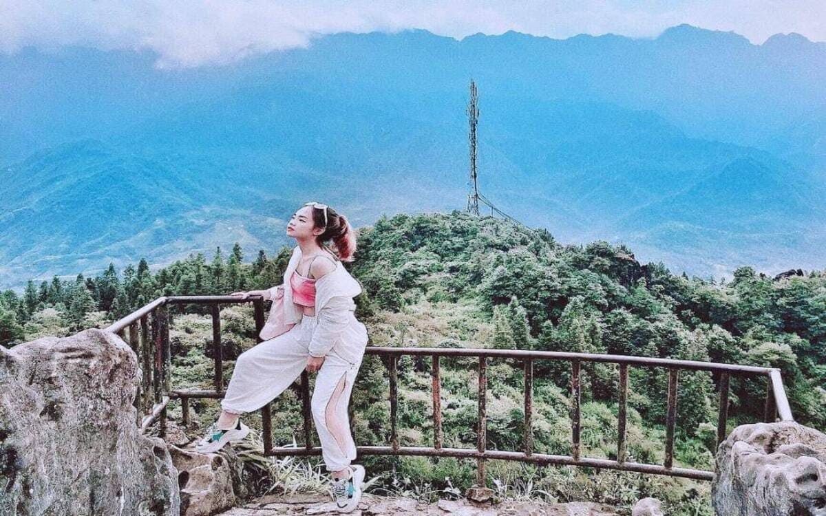 Checkin Trạm Viễn Thông Sapa tại núi Hàm Rồng Sapa