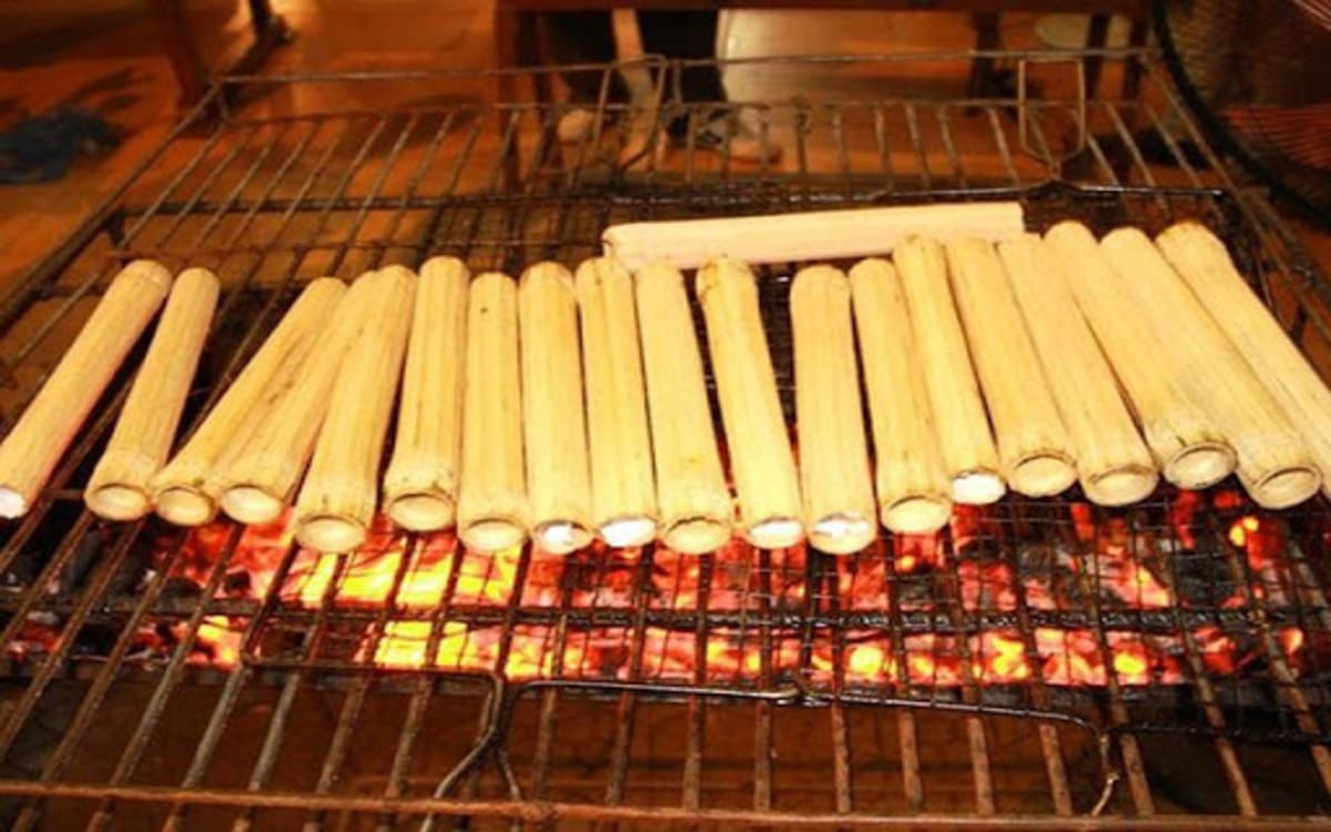 Cơm Lam Nướng Than Hoa là đặc sản tại quán nướng ngon Sapa