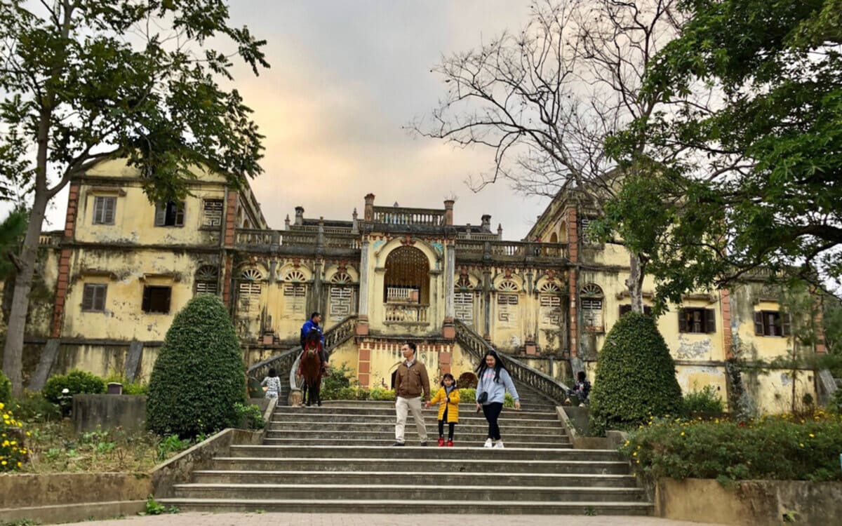 Dinh thự Hoàng A Tưởng nằm ở đâu?