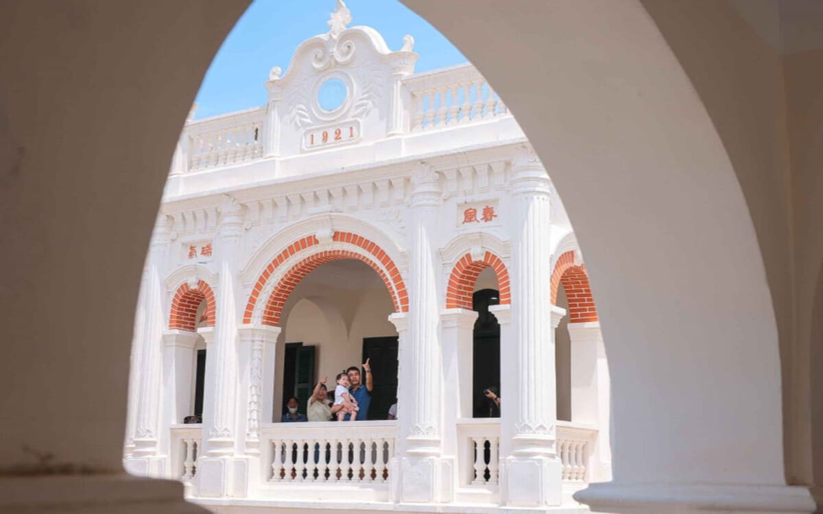 Các trải nghiệm khám phá bên trong dinh thự sau trùng tu