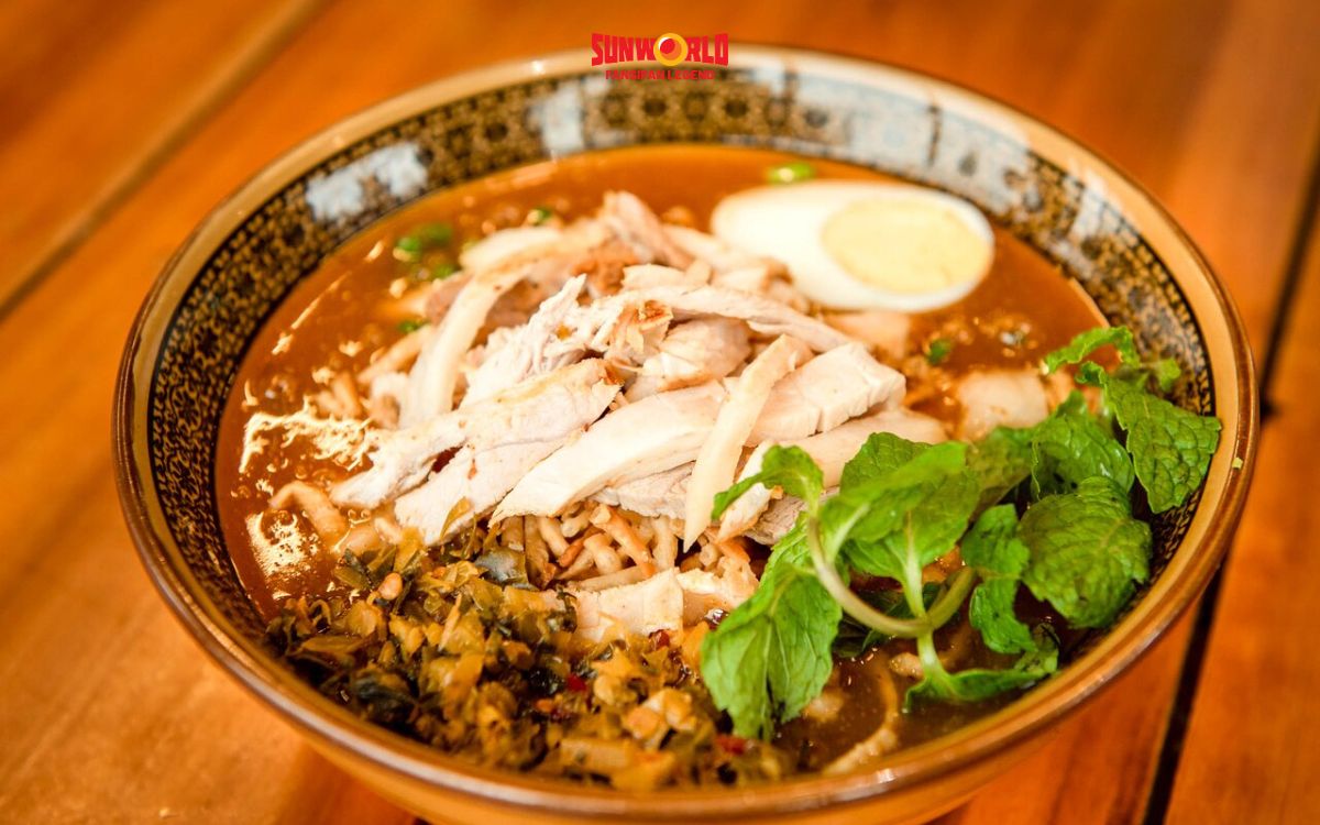 Nhà hàng A Phủ nổi tiếng với nhiều món ăn Tây Bắc, trong đó có cốn sủi