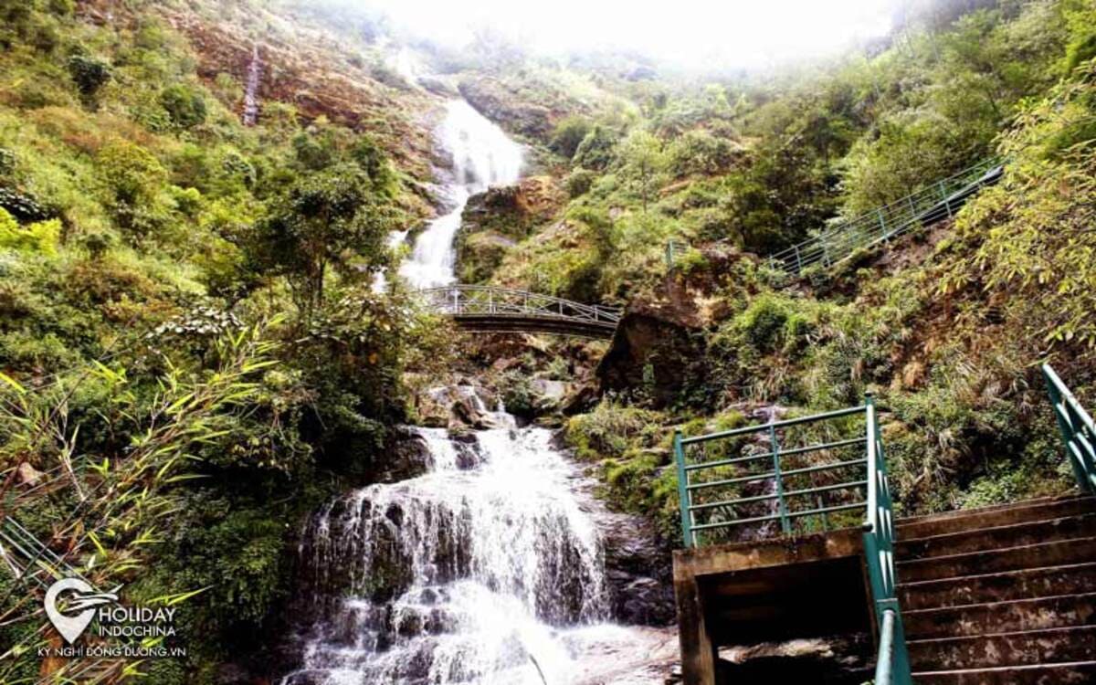Trekking Cầu thang Vọng Cảnh tại Thác Bạc Sapa